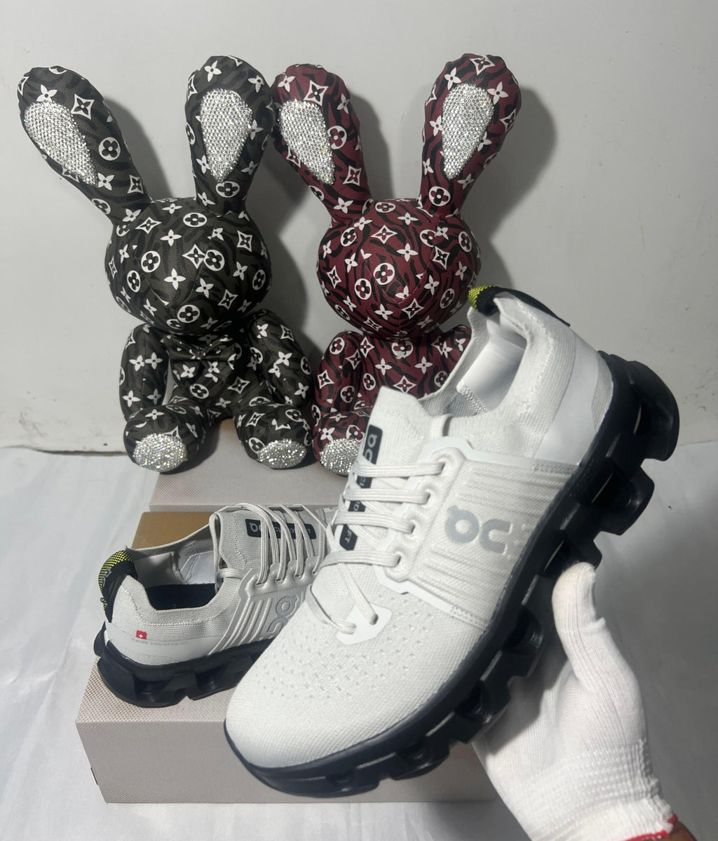 On Cloudswift 4 Wolf / Black 閳ワ拷Lightweight Running