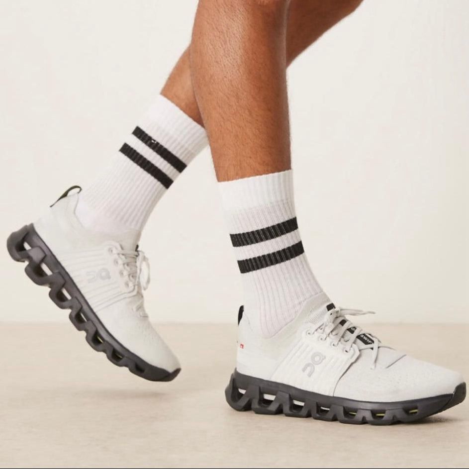 On Cloudswift 4 Wolf / Black 閳ワ拷Lightweight Running